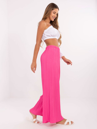 Pantaloni rosa fluorescente alla moda
